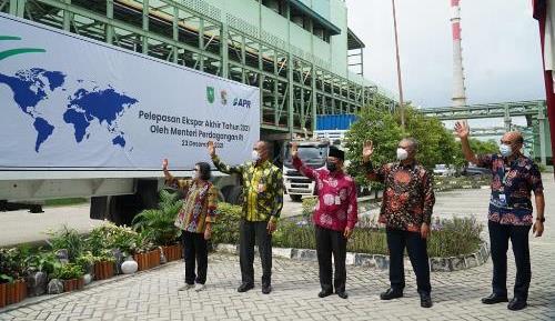 Suasana pelepasan ekspor PT RAPP dan PT APR untuk produk pulp, kertas, dan serat viscose rayon, Kamis (23/12) di Pangkalan Kerinci, Kabupaten Pelalawan, Riau.